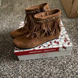 Hello Kitty x Minnetonka Moccasins